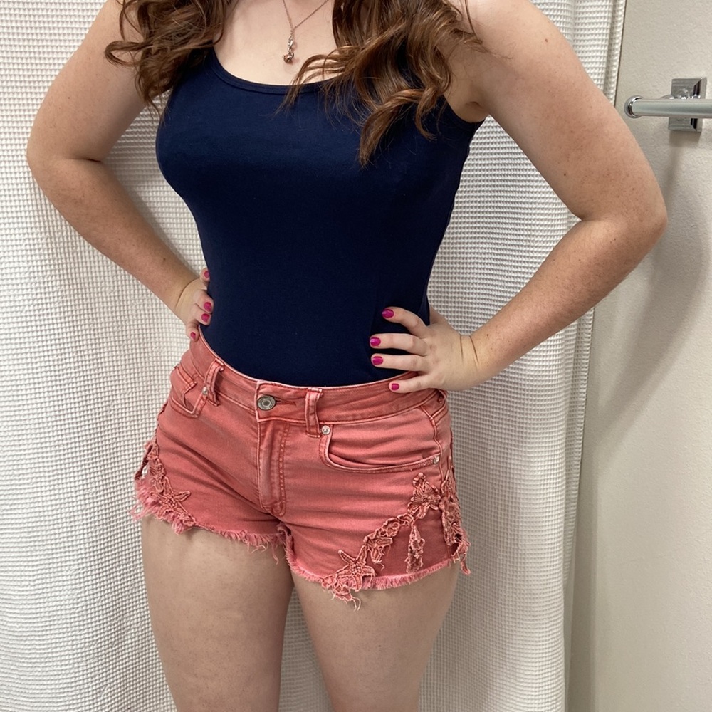 Women’s American Eagle stretch hi-rise festival floral rustic pink shorts Size 4